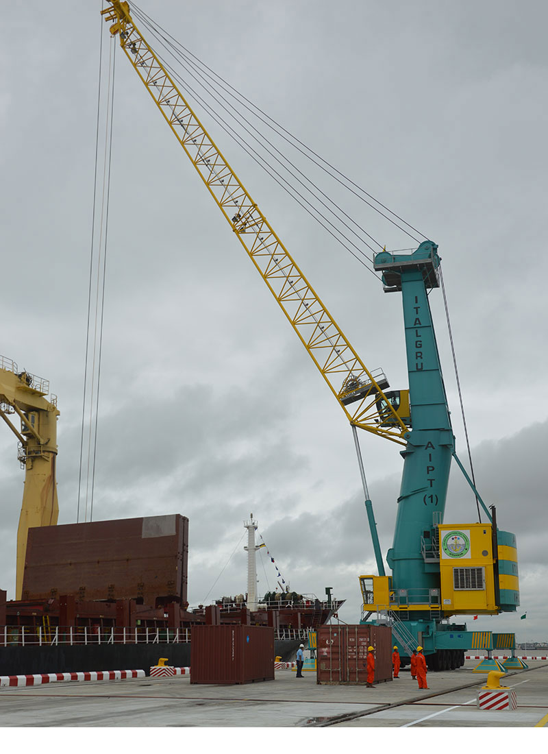 Hafenmobilkran Italgru 2100 E