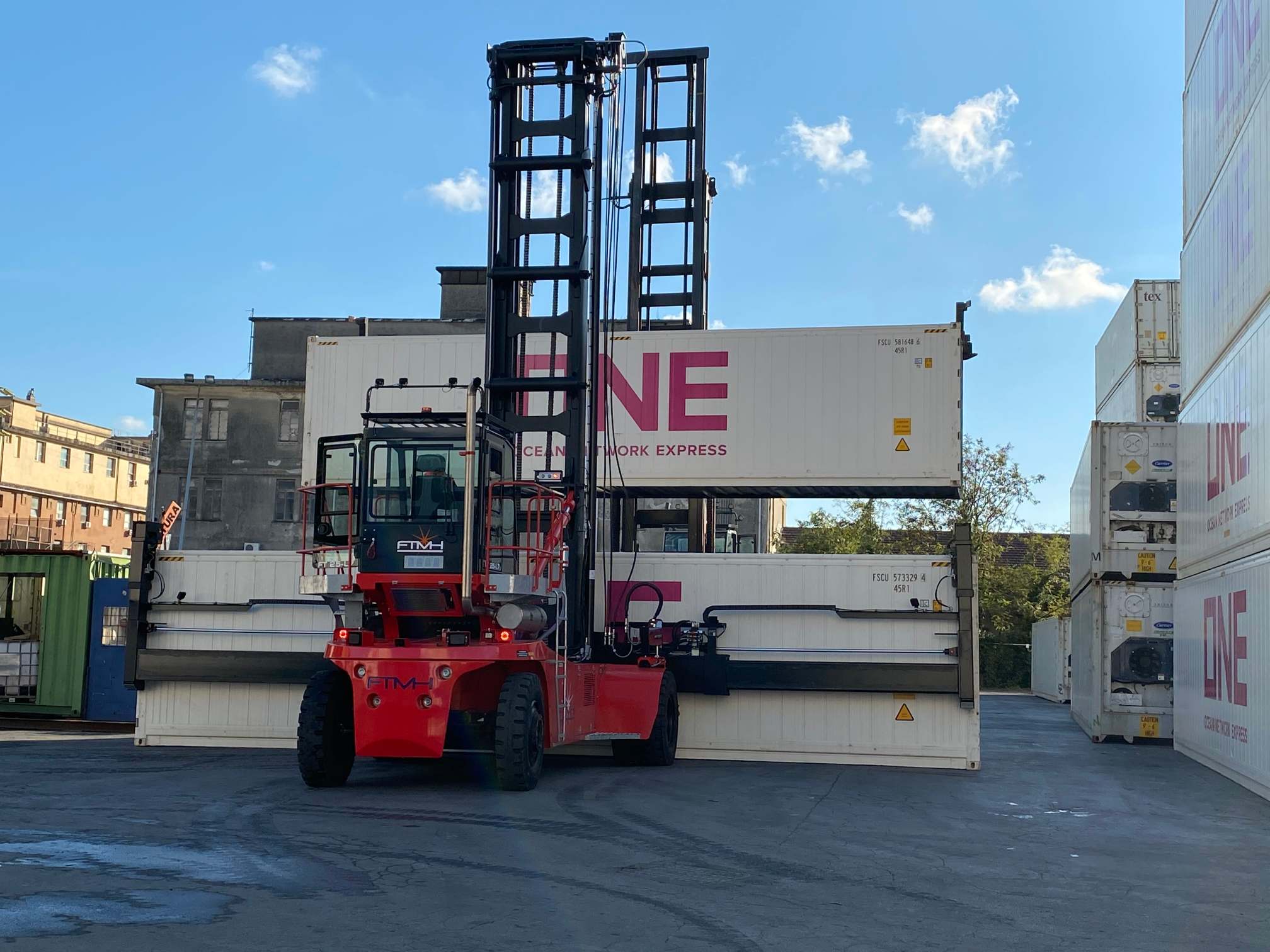 Empty container handler FTMH FT25 L7