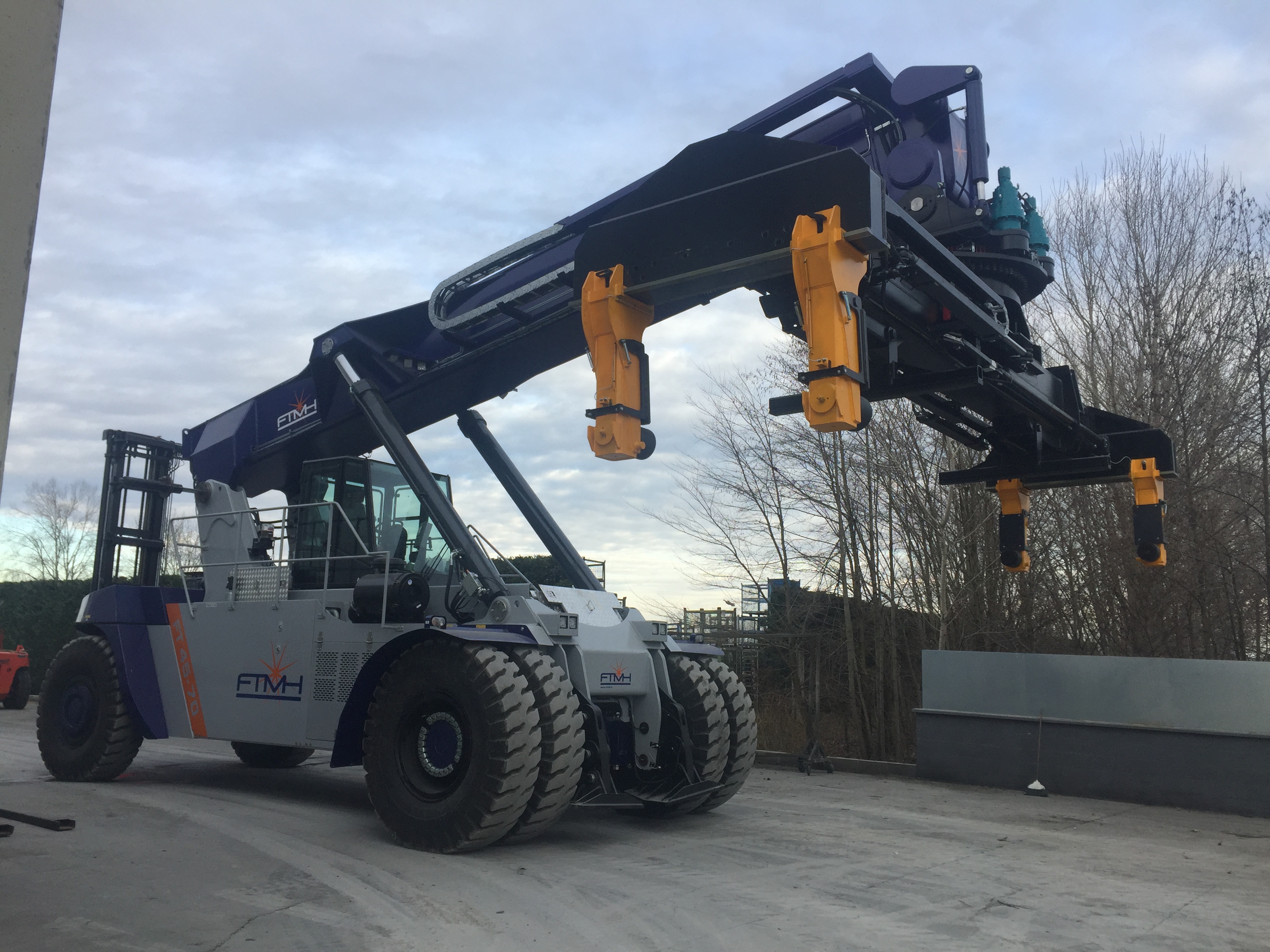 Reach-Stacker FTMH FT45-70