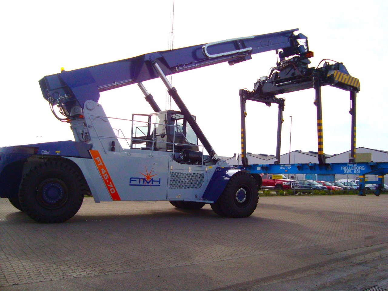 Reach-Stacker FTMH FT45-70PB mit Piggy-Back