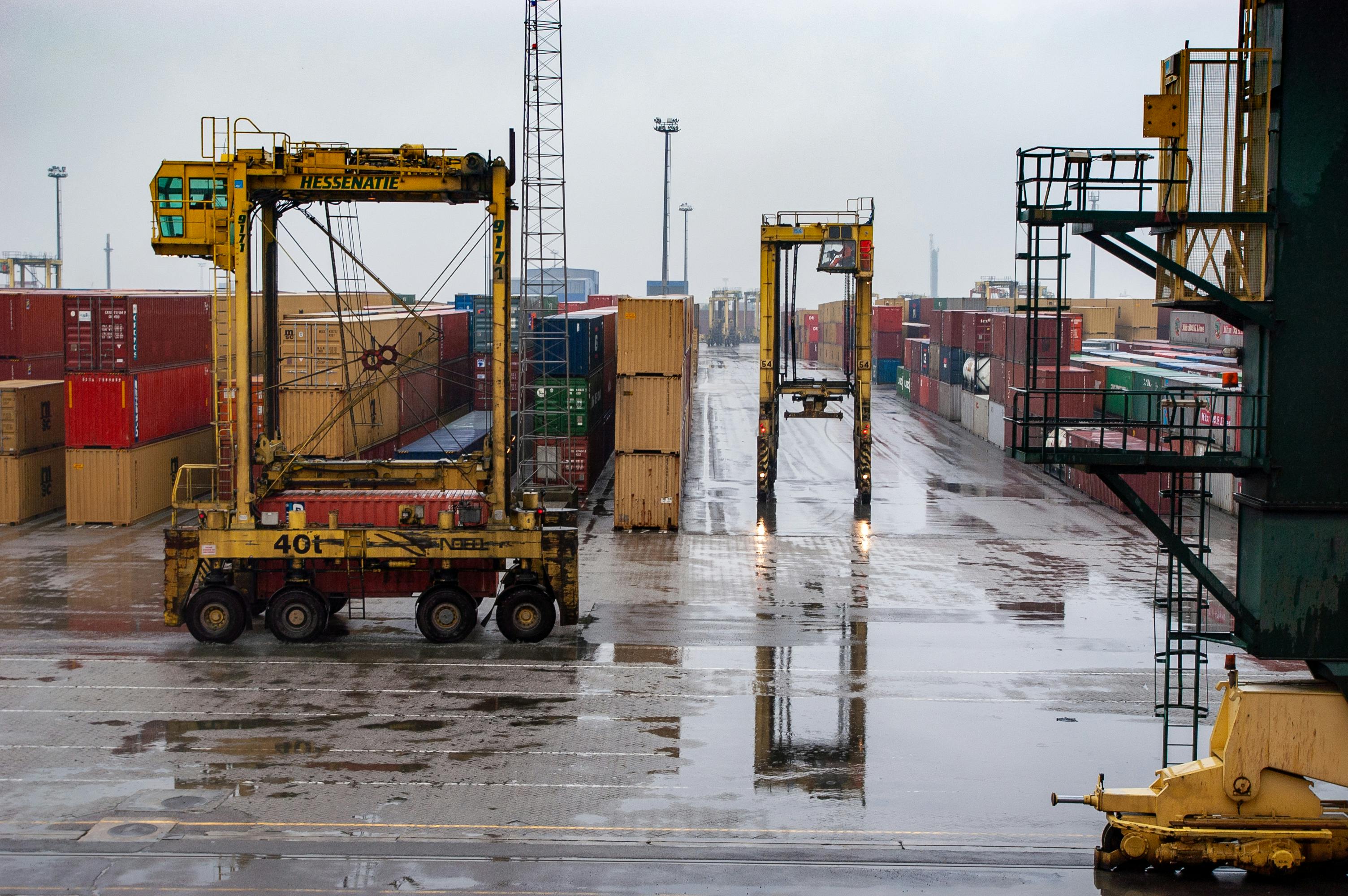Evolution and advantages of concrete slab paving in industrial and harbour areas