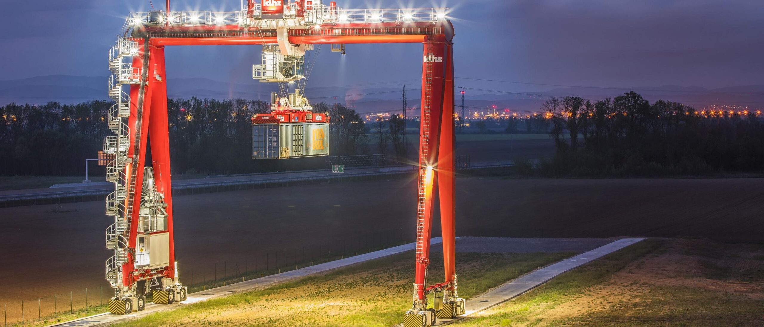 Rubber-tyred gantry cranes (RTG)